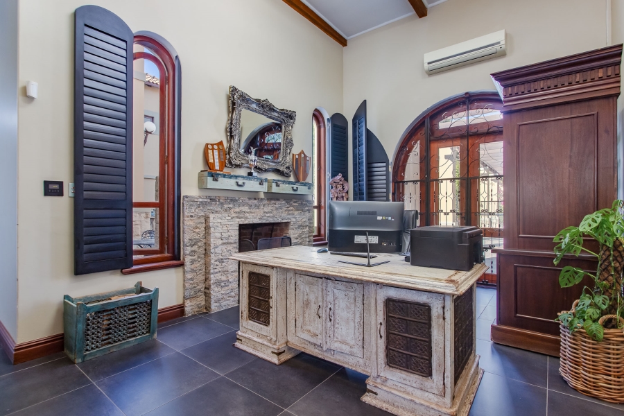 5 Bedroom Property for Sale in Winelands Western Cape